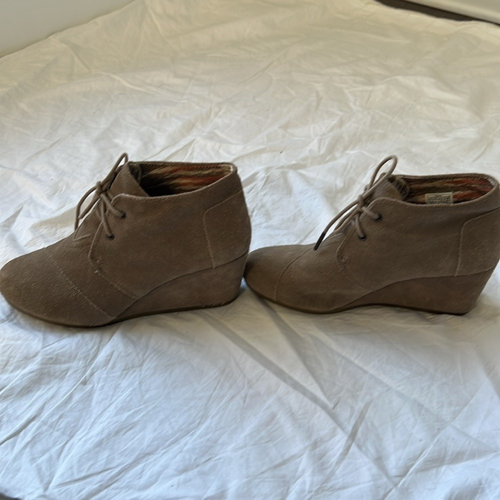 Tom's Kala Desert Wedge Shoes in Taupe Suede Tan Wedges Lace Up‎ Shoes Womens 9 - Picture 4 of 16
